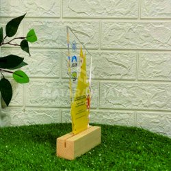 PLAKAT AKRILIK FAKULTAS PERTANIAN UNIVERSITAS GADJAH MADA