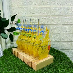 PLAKAT AKRILIK FAKULTAS PERTANIAN UNIVERSITAS GADJAH MADA