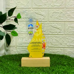 PLAKAT AKRILIK FAKULTAS PERTANIAN UNIVERSITAS GADJAH MADA